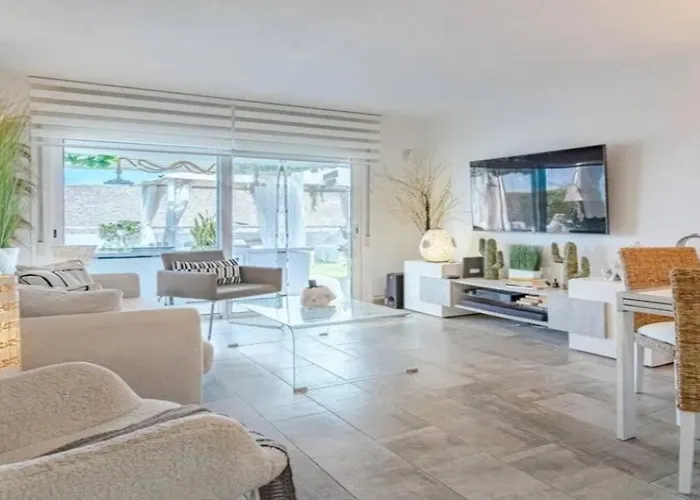 アパート Galicia アデヘ